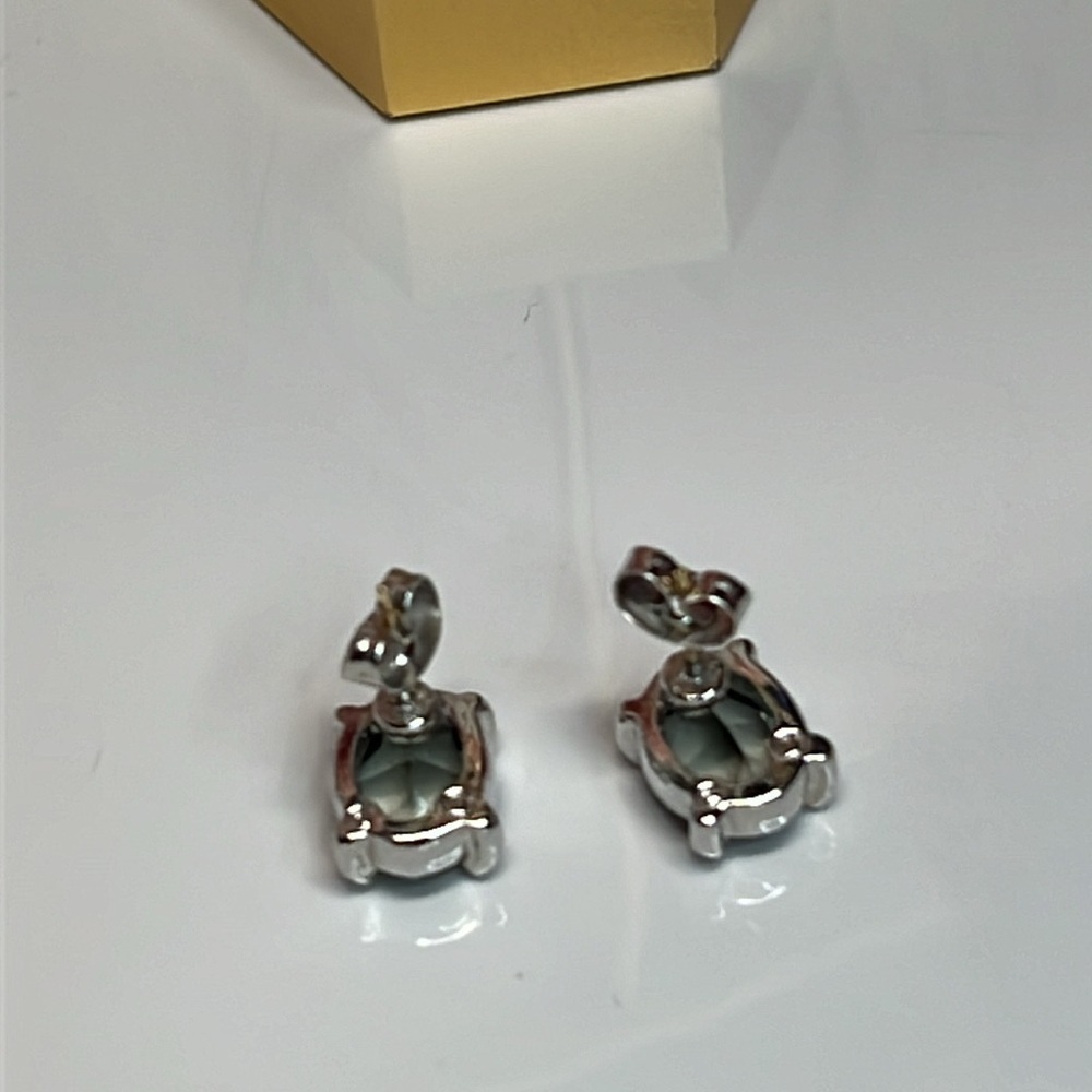 🦢SWAROVSKI STUDS 🦢 - Picture 7 of 9